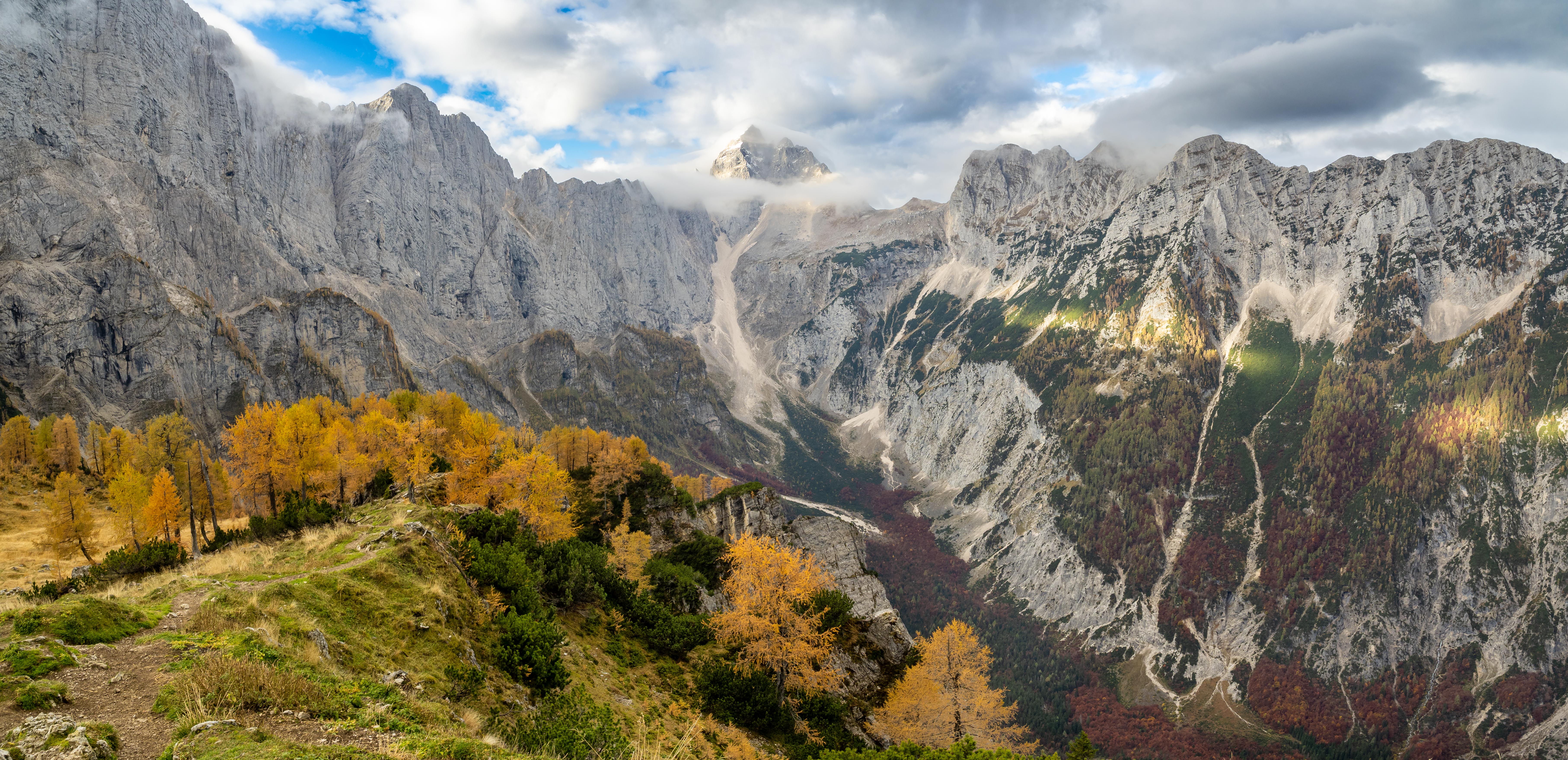 View of mountains from Slemenova spica, Eslovenia